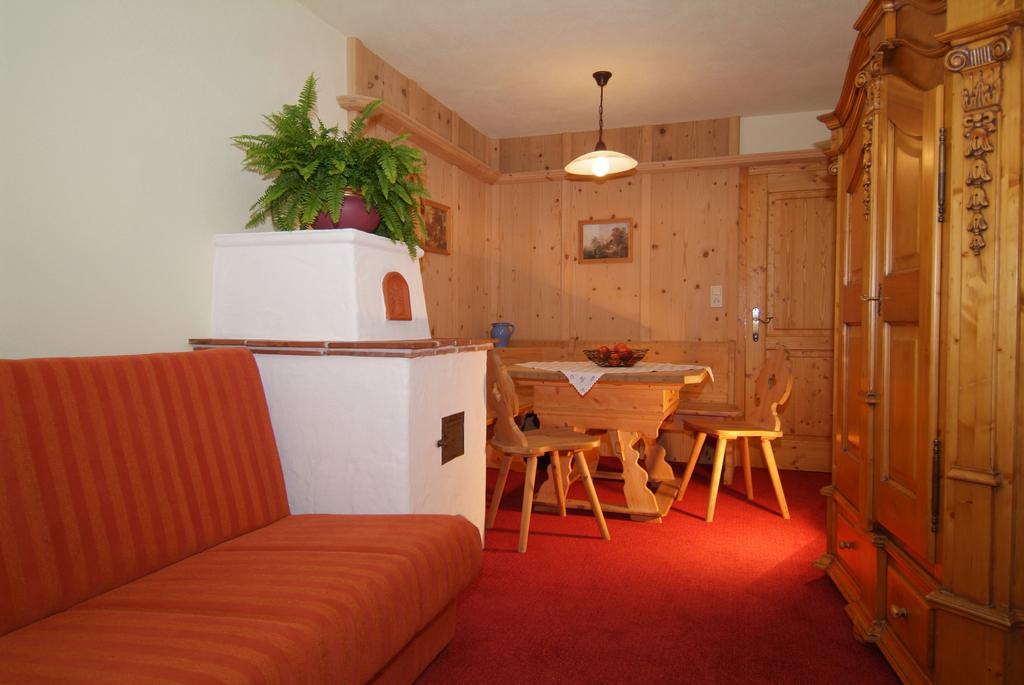 Appartement Ambrosius Lermoos Zimmer foto